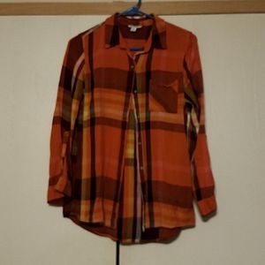 Women's buttoned shirt